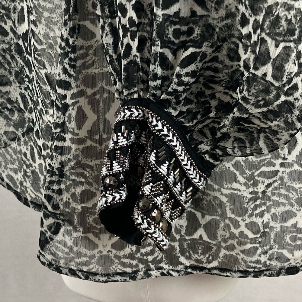 Jessica Simpson Black and White Patterned Top - Picture 7 of 9